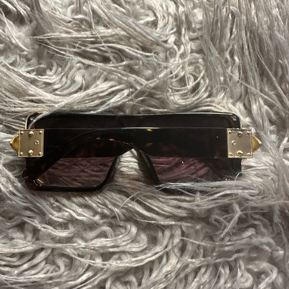 Fashion Nova Sunglasses - Picture 2 of 6